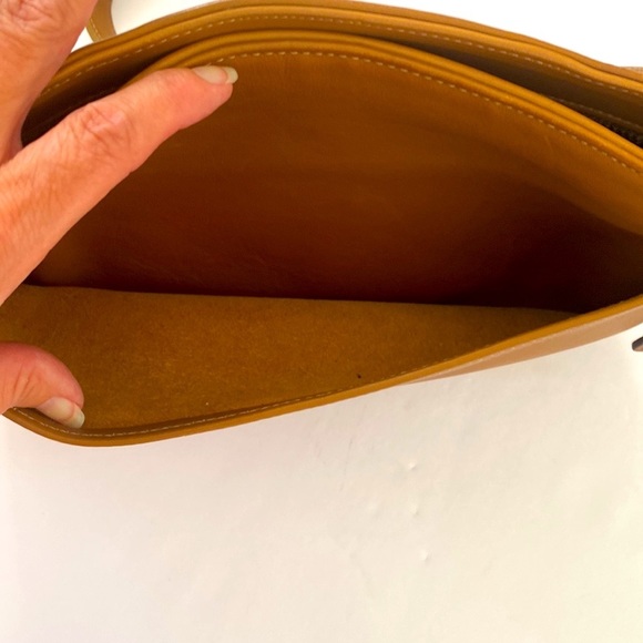 Coach Vintage #9802 Rare Equestrian Bag Tan and Brass Hardware - Picture 4 of 5